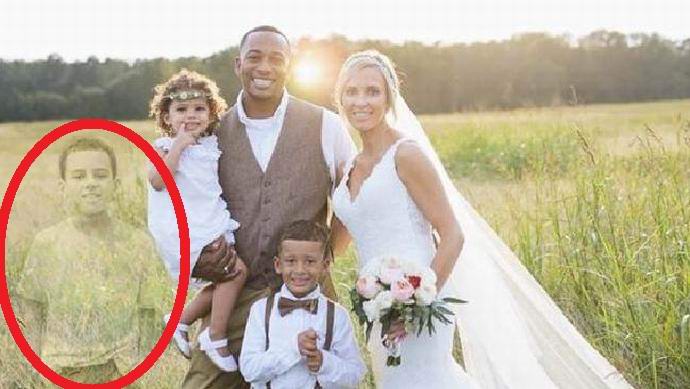 O fantasma do filho falecido apareceu na fotografia de casamento de sua mãe