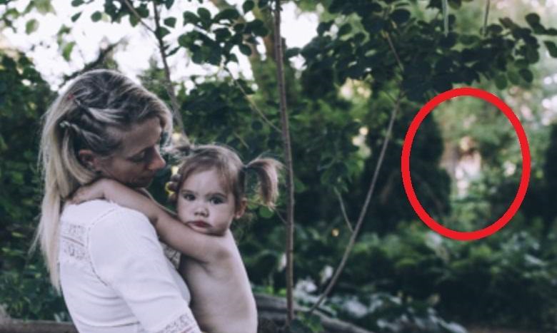 O fantasma de uma mulher no parque estava na foto