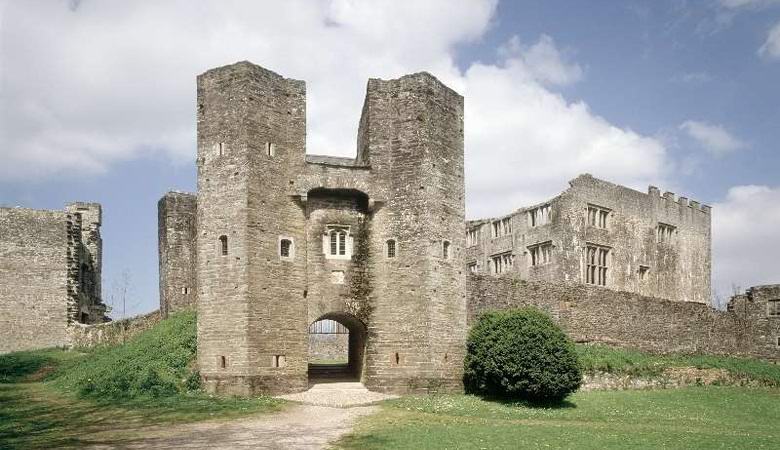 Os fantasmas dos irmãos apareceram perto do castelo medieval