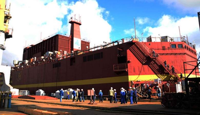 A Rússia lançou a única usina nuclear flutuante no planeta