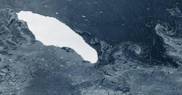 O maior iceberg do mundo a caminho de colidir com o santuário de pinguins 