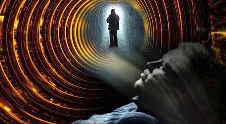 Uma escultura simbolizando e até explicando até certo ponto a transição para outro mundo