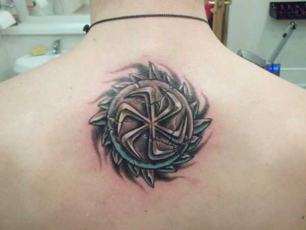  Sinal de Kolovrat em forma de tatuagem 