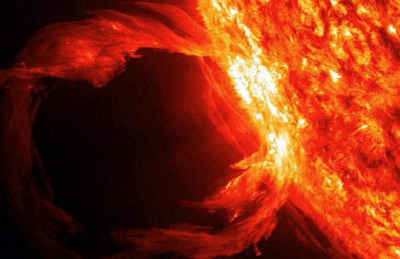 O sol apresentou aos cientistas um novo enigma - um objeto escuro gigante