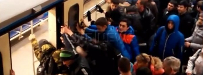 Dezenas de passageiros levaram para salvar a velha