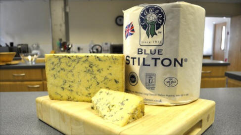 O queijo azul Stilton causa sonhos estranhos