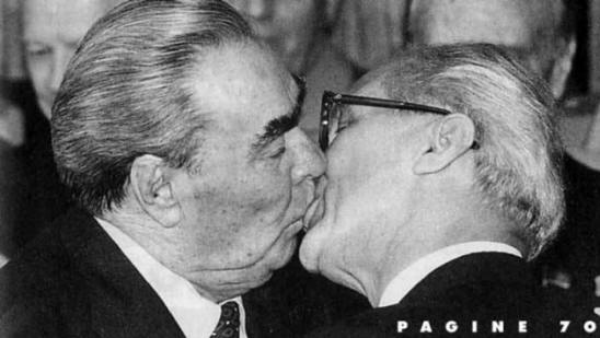 Depois de cada reunião, Erich Honecker levou consigo um pedaço de Leonid Ilyich. E um pouco de citomegalovírus.