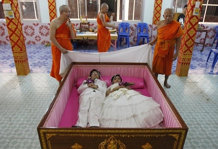 Casamento em um caixão - uma homenagem à moda ou a busca da harmonia?