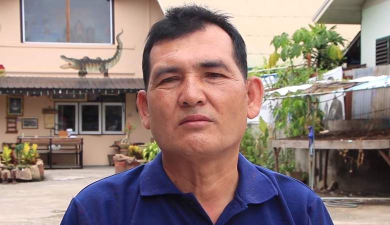 Um homem tailandês vive com um crocodilo em sua casa há 20 anos.