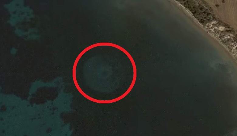 Um misterioso objeto redondo encontrado na costa da Grécia