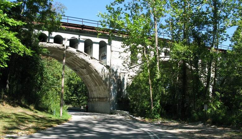 Uma ponte misteriosa em Indiana que pode levá-lo a outra dimensão.