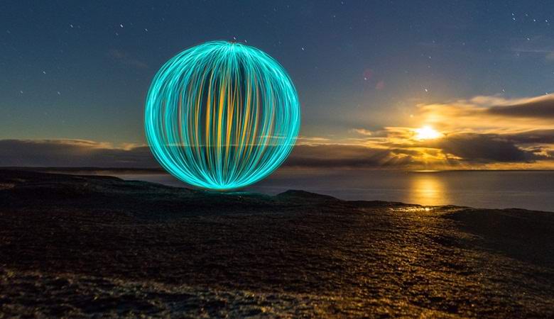 Uma misteriosa bola luminosa voou no céu sobre Washington.