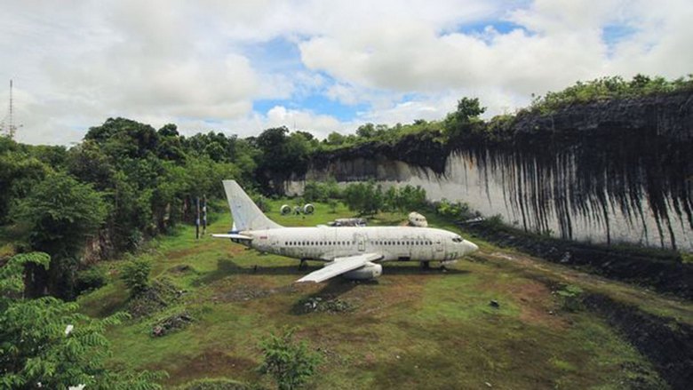 O mistério de uma aeronave abandonada em Bali