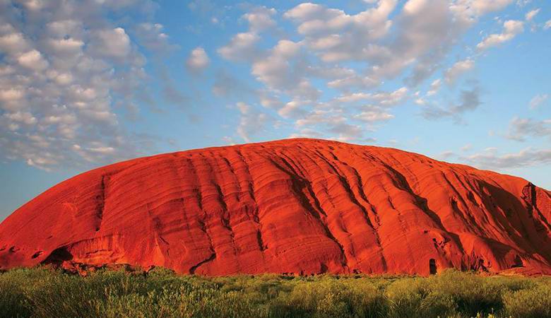 Um turista trouxe um pedaço do Monte Uluru e, diante de um desconhecido, decidiu devolvê-lo