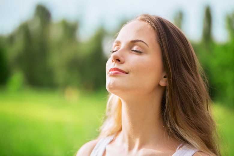 Um homem tem duas narinas, mas ele sempre respira uma.