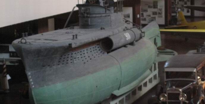 Ao largo da costa da Suécia, descobriu um submarino ultra-pequeno soviético