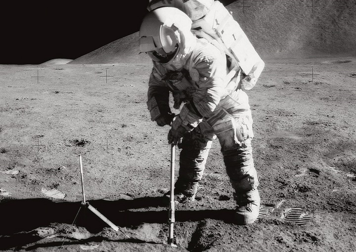 Os cientistas da NASA abriram uma cápsula com amostras de solo lunar, entregues em 1972