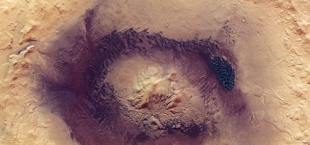 Os cientistas publicaram uma imagem incomum da cratera marciana