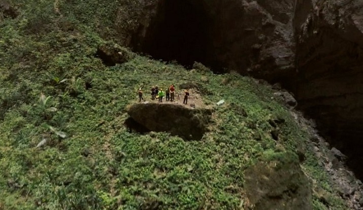Os cientistas entraram na caverna, da qual foram ouvidos sons estranhos, e não acreditaram em seus olhos