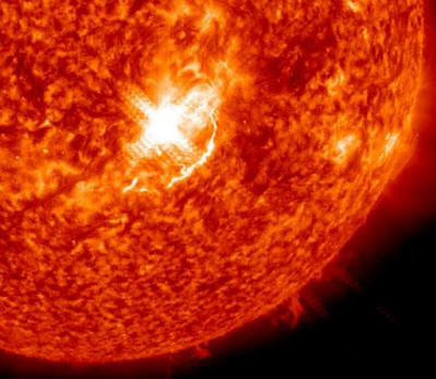 O impacto foi direcionado para a Terra, em 10 de novembro de 2013, outra explosão da classe X mais alta ocorreu no Sol