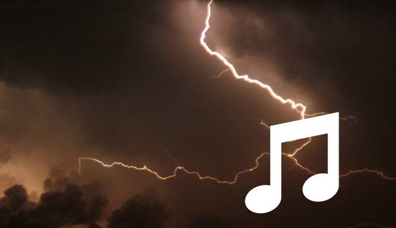 Um relâmpago incrível na forma de uma nota musical atingiu o vídeo