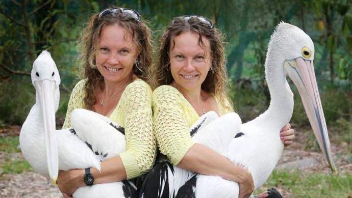 Gêmeos australianos incríveis falam em uníssono