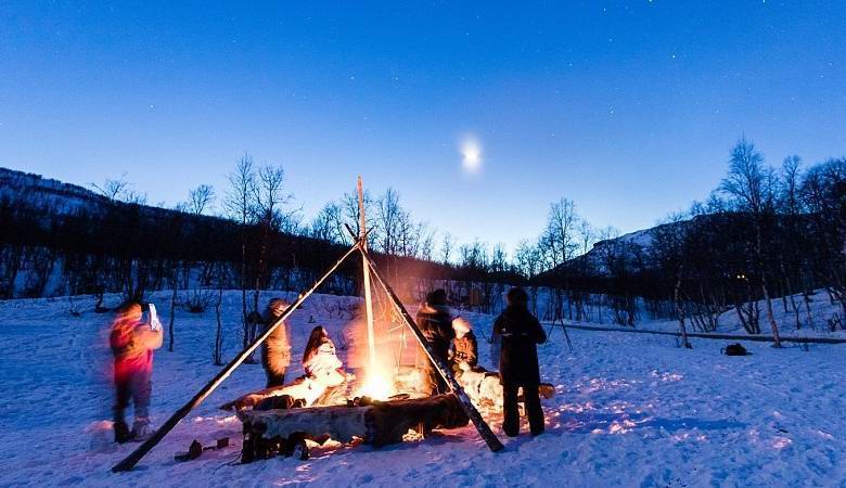 UFO incrível fotografado várias vezes na Noruega