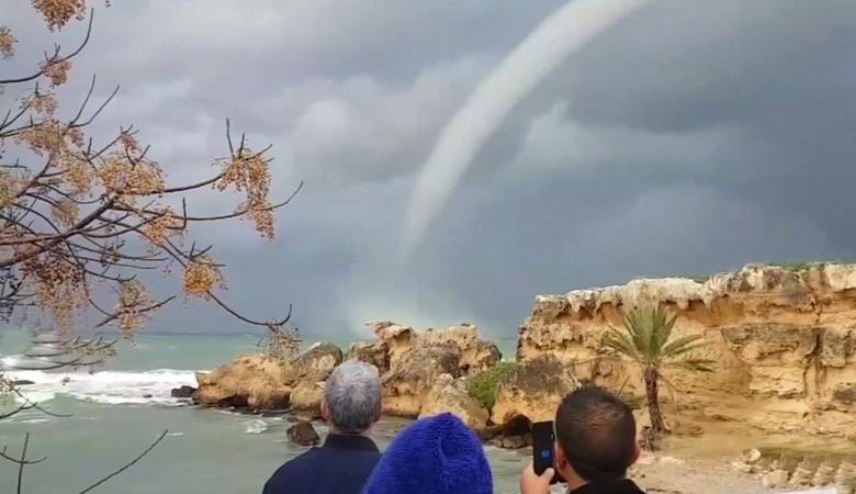 Um tornado incrível se formou na costa de Chipre