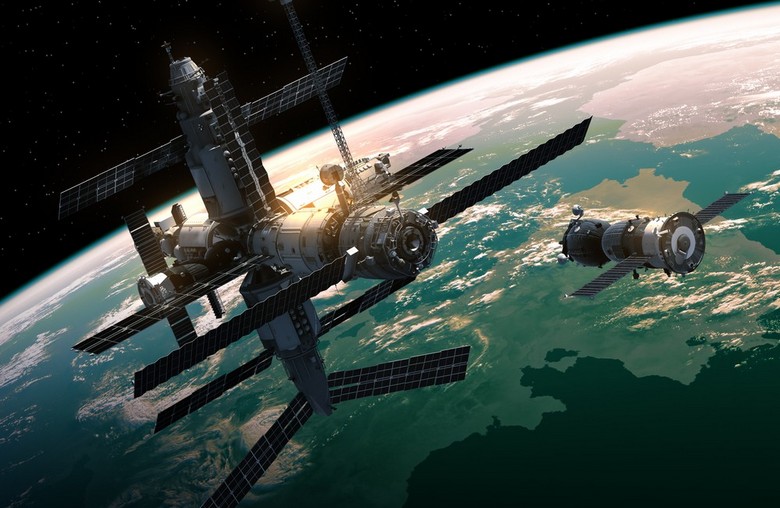 O ufólogo Scott Waring prova que a ISS está na Terra