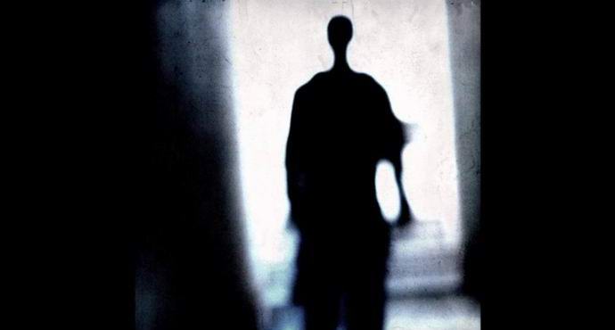 No estúdio de televisão americano removeu a sombra fantasmagórica
