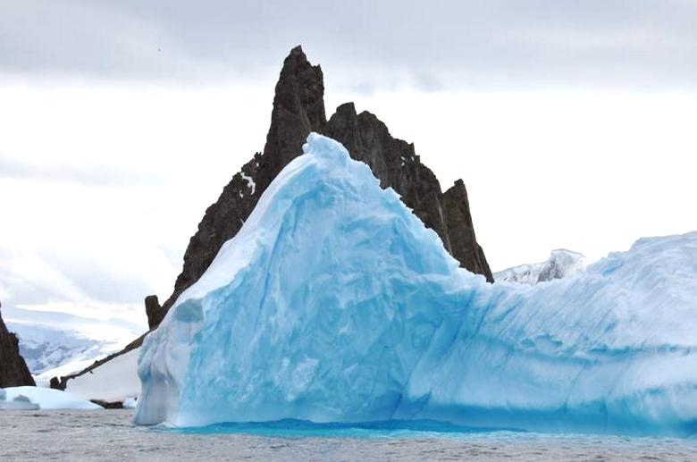 Na Antártica, encontrou um misterioso