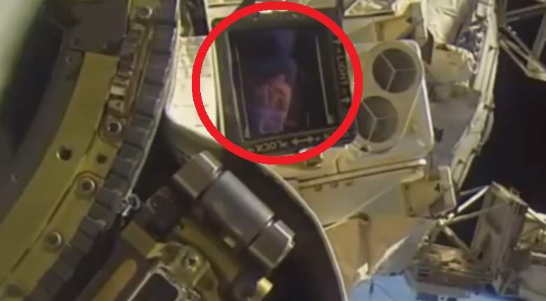 Um alienígena apareceu na vigia da ISS?