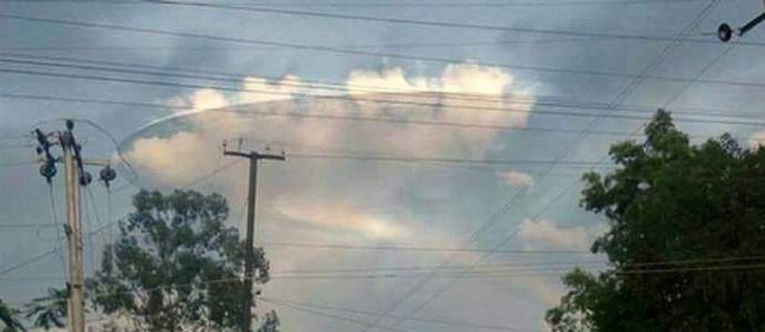 Um enorme OVNI transparente foi fotografado na Índia