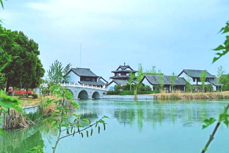 Na China, outra cidade fantasma apareceu acima do lago Hongze