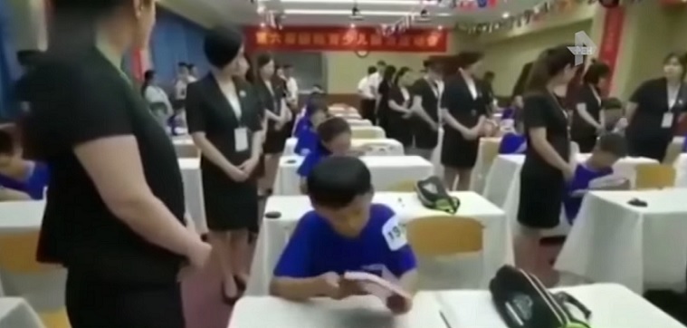 Na China, as crianças aprendem a ler 100 mil palavras por US $ 2 por minuto