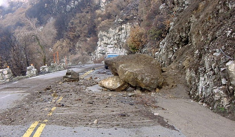 Na Crimeia, deslizamentos de terra nas estradas das montanhas são comuns