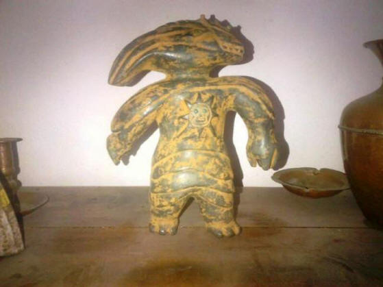 Uma figura reptilóide antiga encontrada no México