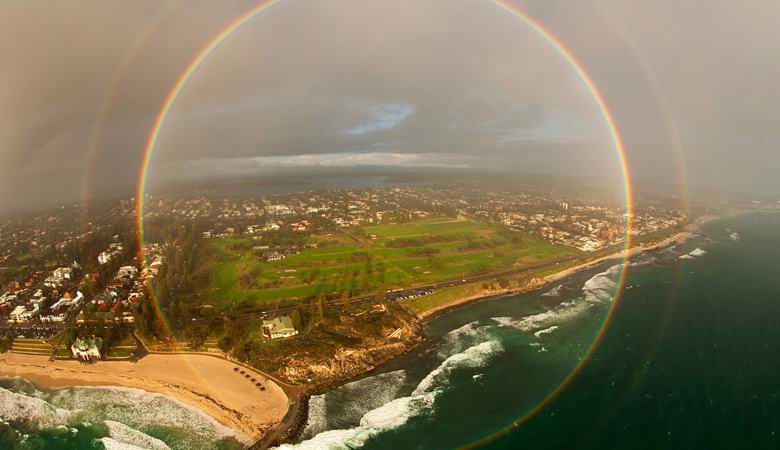 Em São Petersburgo, filmou um arco-íris raro