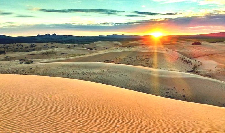 Um enorme objeto obscuro encontrado no deserto de Gobi