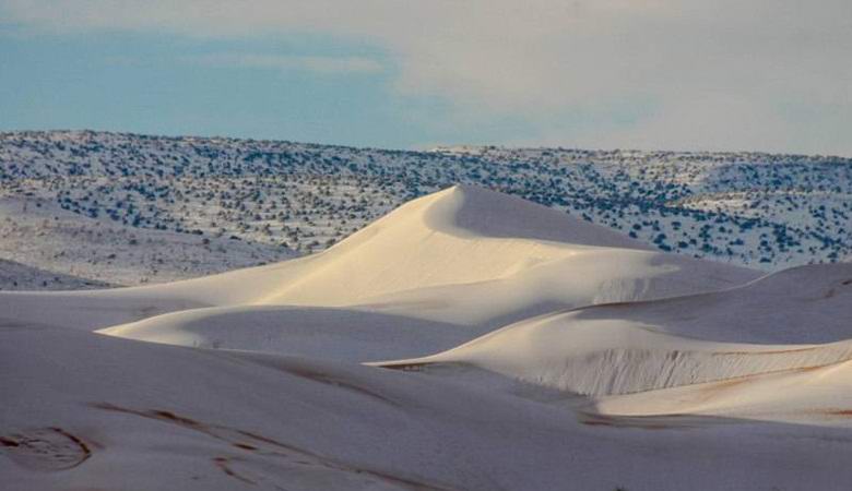 Forte nevasca no deserto do Saara