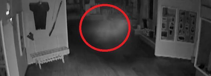 Um fantasma vagueia em um museu russo