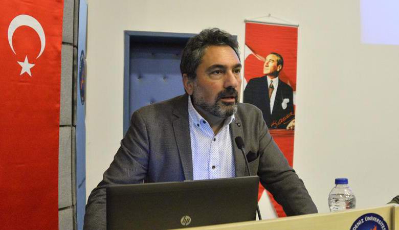 Na Turquia, começou a ensinar aos alunos ufologia e exopolítica