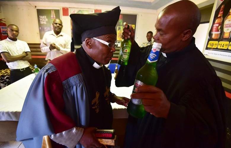 Na África do Sul abriu uma igreja para alcoólatras