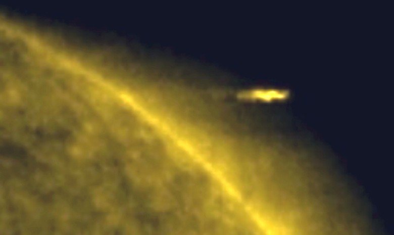 UFOs comensuráveis ​​em tamanho com planetas continuam voando perto do Sol