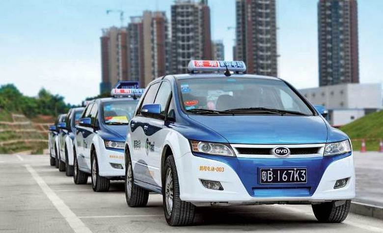 Todo mundo - em carros elétricos!