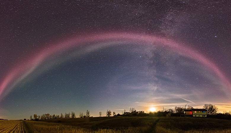 Um arco misterioso apareceu no céu sobre o Canadá