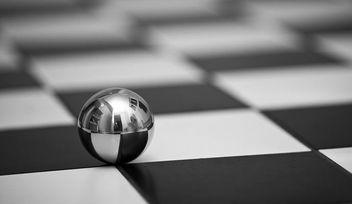 O misterioso fenômeno de uma bola rolando