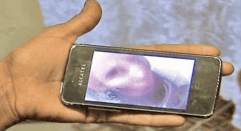 Uma mulher recebeu uma mensagem MMS de outro mundo
