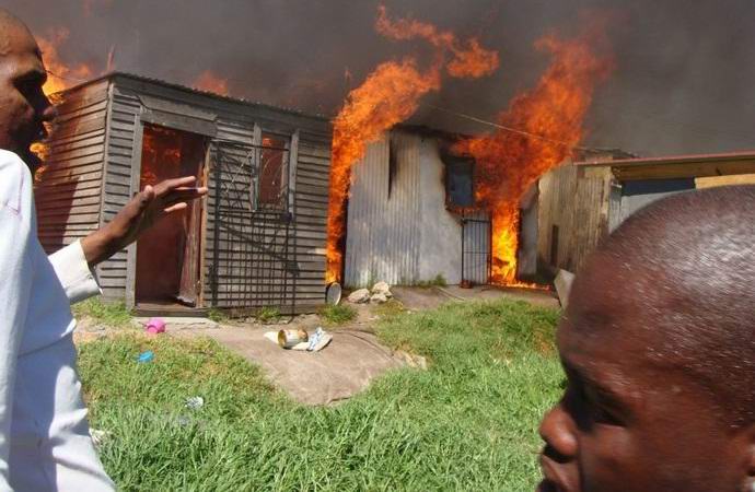 Família do Zimbábue sofre de incêndios misteriosos