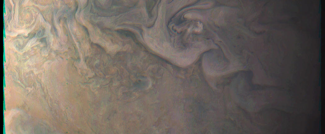 Juno Probe captura a pequena mancha vermelha de Júpiter a curta distância 